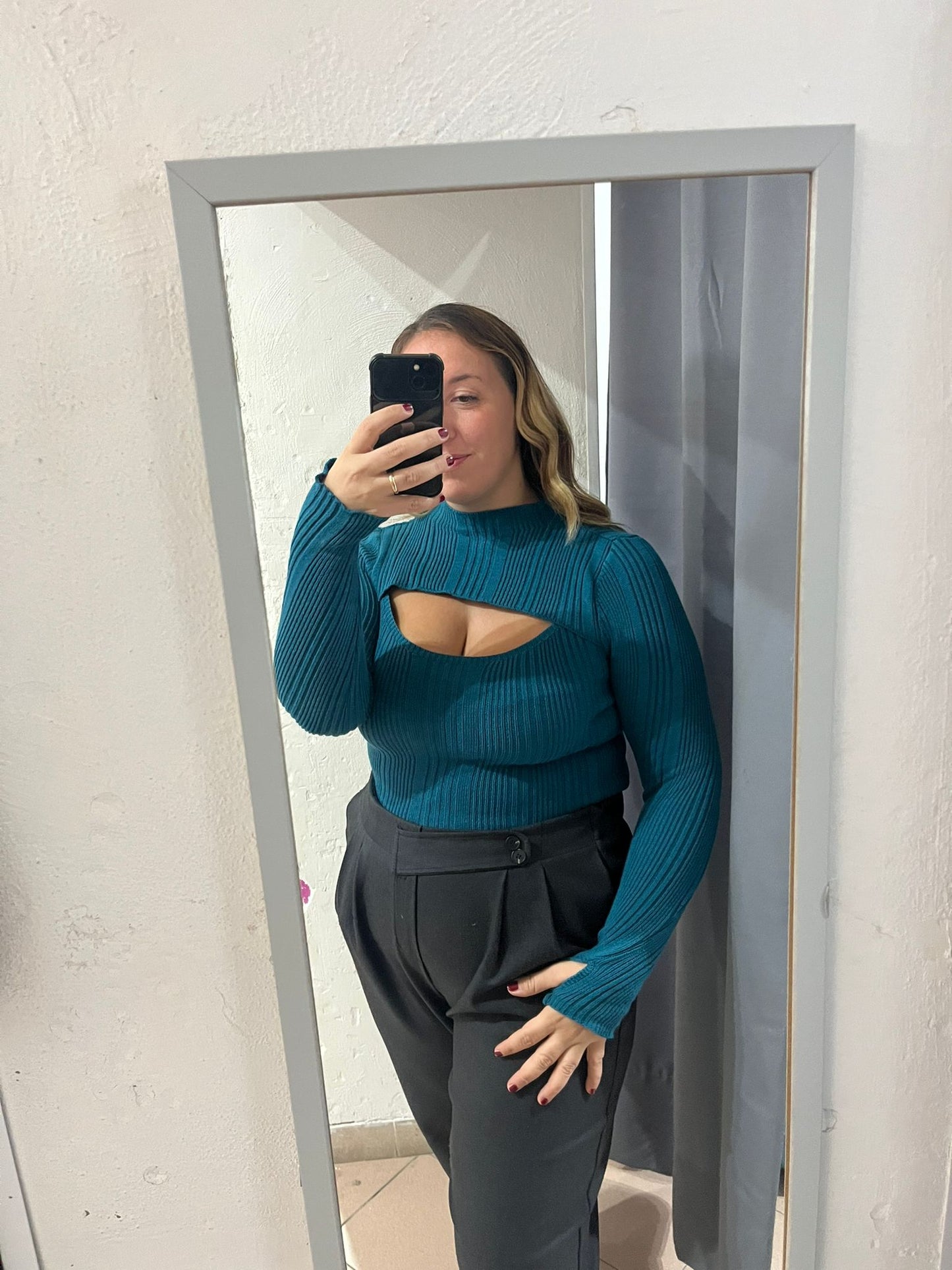 MAGLIA IN LANA CON SCOLLATURA