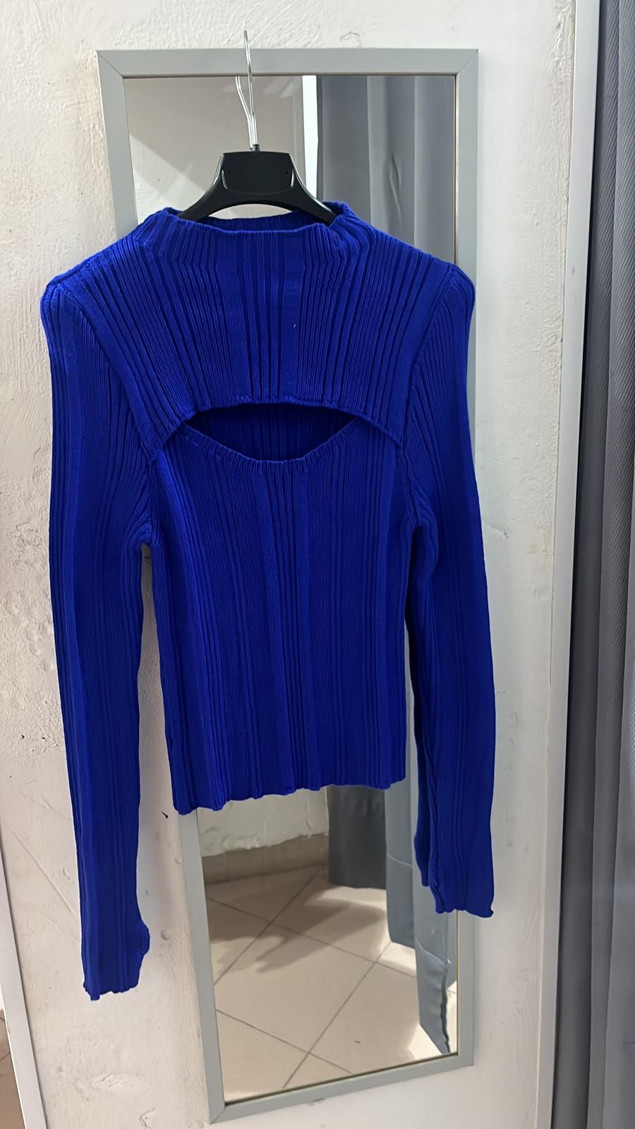 MAGLIA IN LANA CON SCOLLATURA