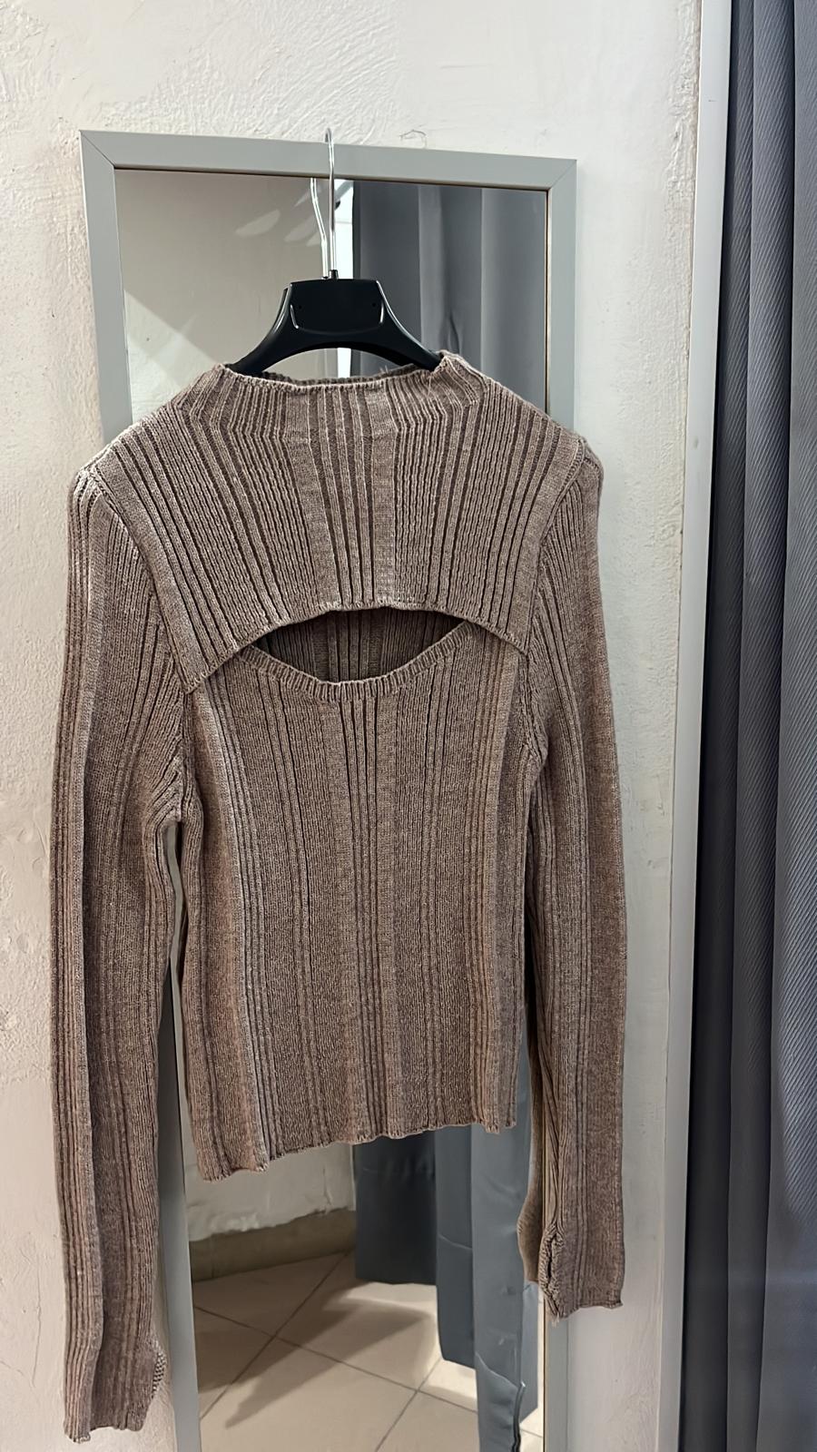 MAGLIA IN LANA CON SCOLLATURA