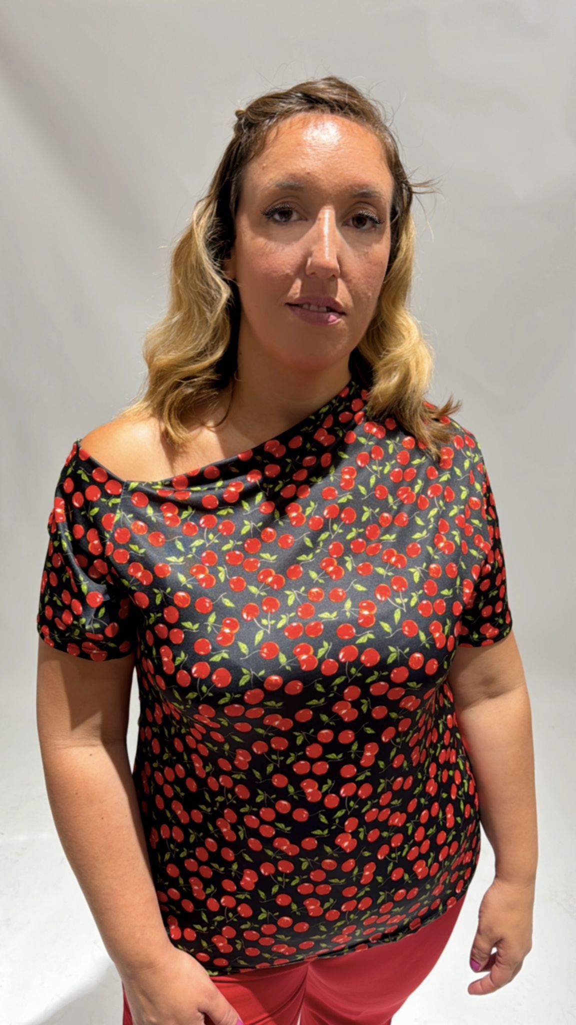 MAGLIA CON CILIEGIE