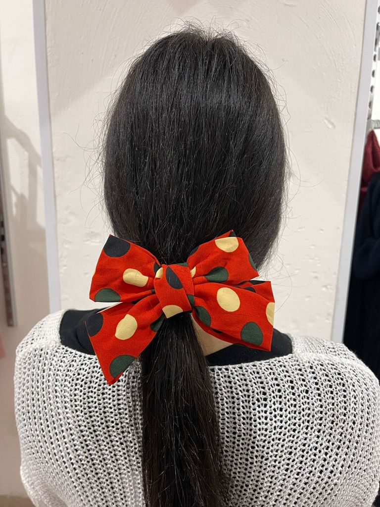 Pigtail bow