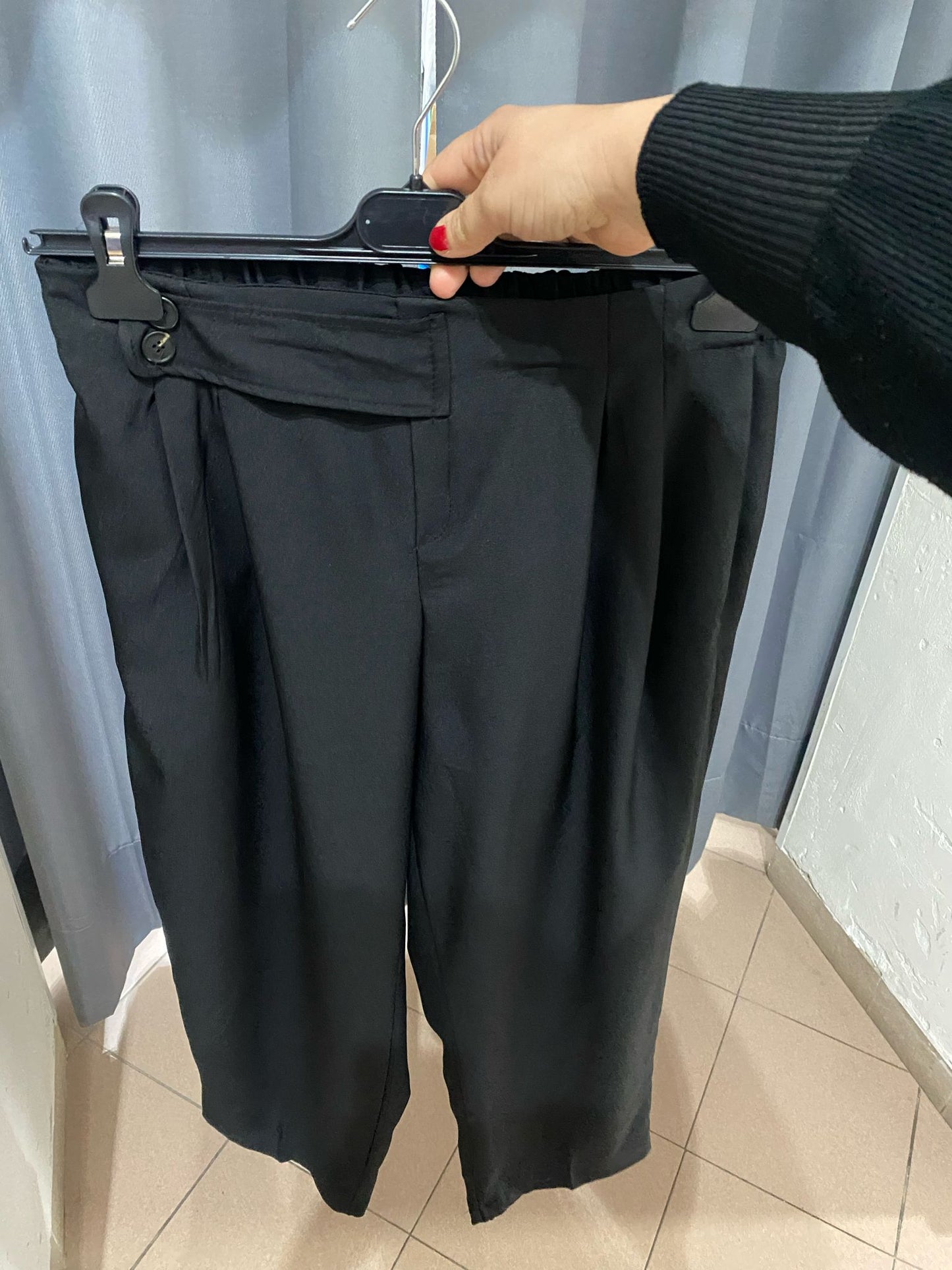 PANTALONE CON FINTO BOTTONE M12671